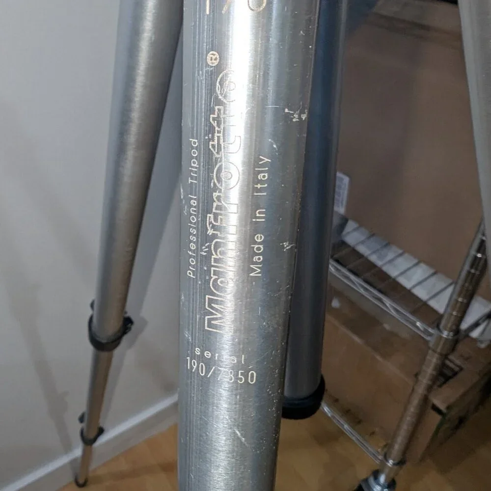 Manfrotto Art 190 Tripod with #128 fluid head - Aluminum legs Made In Italy - Picture 2 of 10